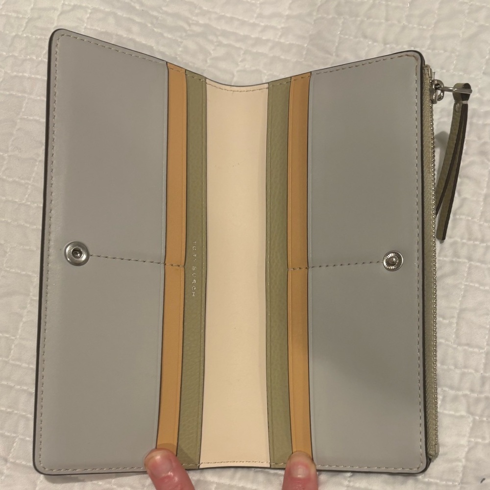 Tory Burch Robinson Patchwork Wallet - Picture 3 of 3